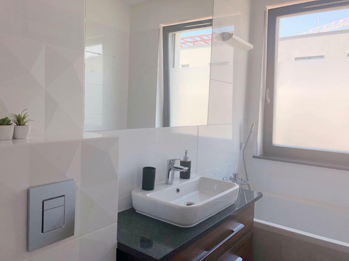 Modern & Classy Industrial - Apartamenty Browar 格但斯克 外观 照片