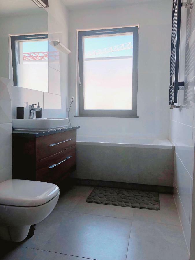 Modern & Classy Industrial - Apartamenty Browar 格但斯克 外观 照片